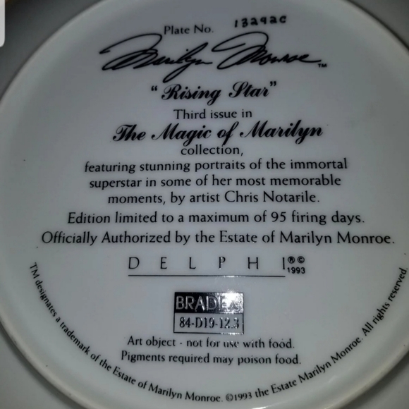 Marilyn Monroe Collector Plates - Picture 2 of 4